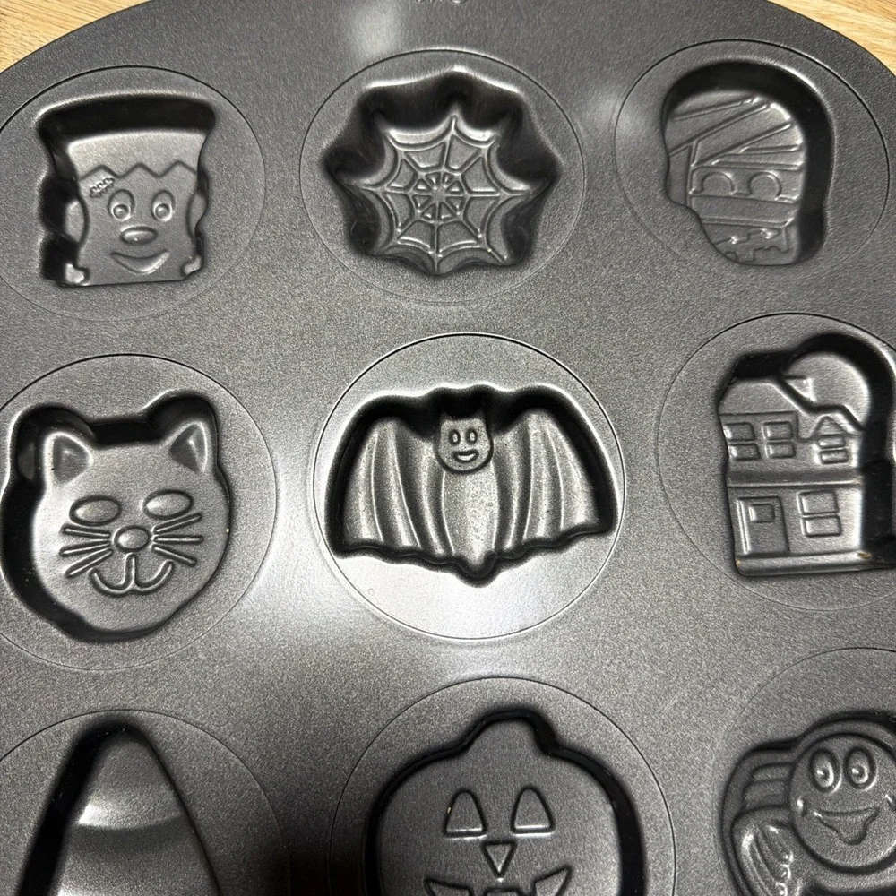 Wilton Halloween Cooking candy Baking mold Pan Sheet Cooking Cat Spider Ghost